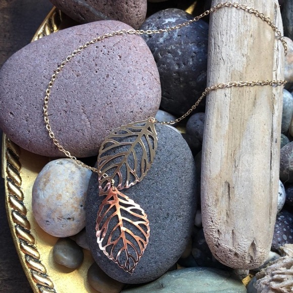 Special OFFER  Delicate cut out double leaf gold plated fashion necklace - Picture 3 of 6